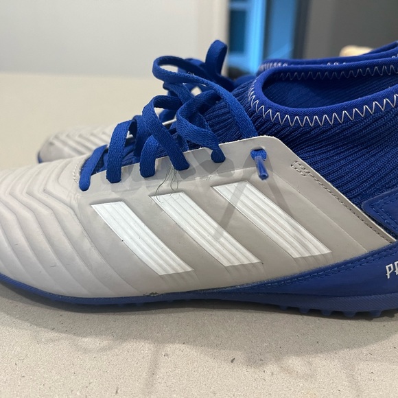 Women's size 5 1/2 indoor soccer shoes. Adidas predators. Worn about 10 times. - Picture 2 of 4